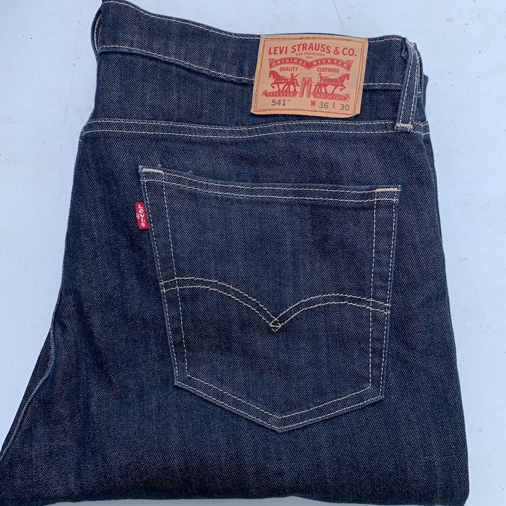 Men Levi Jean size 36x30 style 541